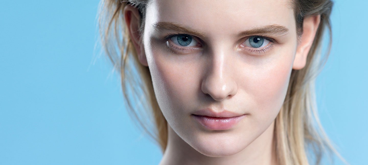 Larocheposay_range_skin_care_cleansers_micellar_water_model